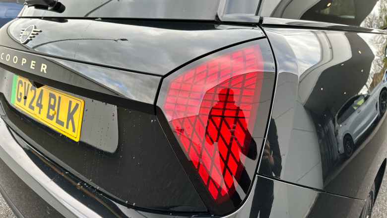 MINI Cooper 135kW E Classic 41kWh 3dr Auto Electric Hatchback